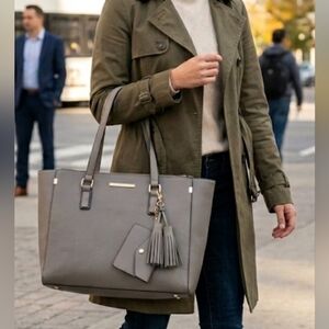 Poppy & Peonies Stella Tote With Pouch And Tassle Charm